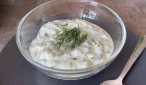 Tzatziki je grécky jogurtový dressing. Foto - Michal Trško