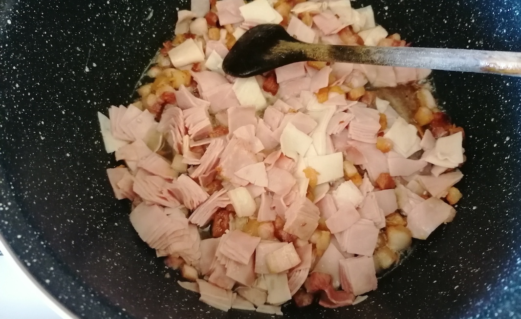 Smažíme slaninu a šunku, Foto - Slávka
