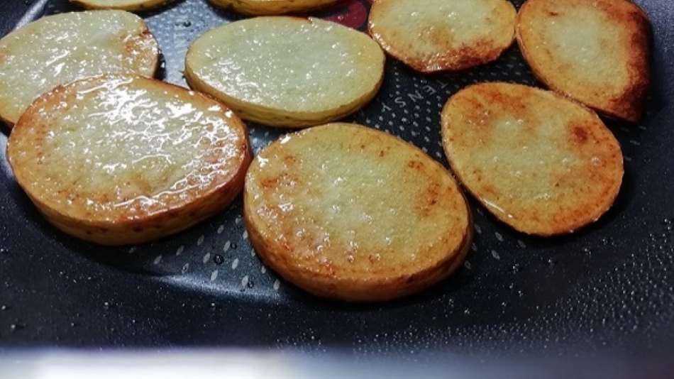 Chipsy pečieme. Foto - Martina