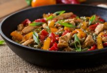 Kuracie Kung Pao. Foto - Freepik