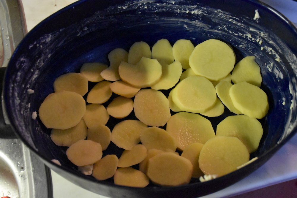 Nakrájame zemiaky. Foto - Kristýna