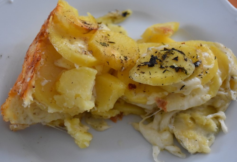 Zapekané zemiaky so syrom. Foto - Kristýna