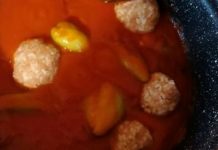 Plnená paprika v paradajkovej omáčke. Foto - Slávka
