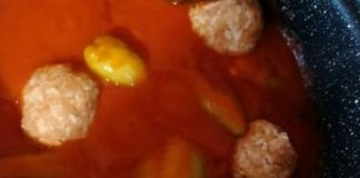 Plnená paprika v paradajkovej omáčke. Foto - Slávka
