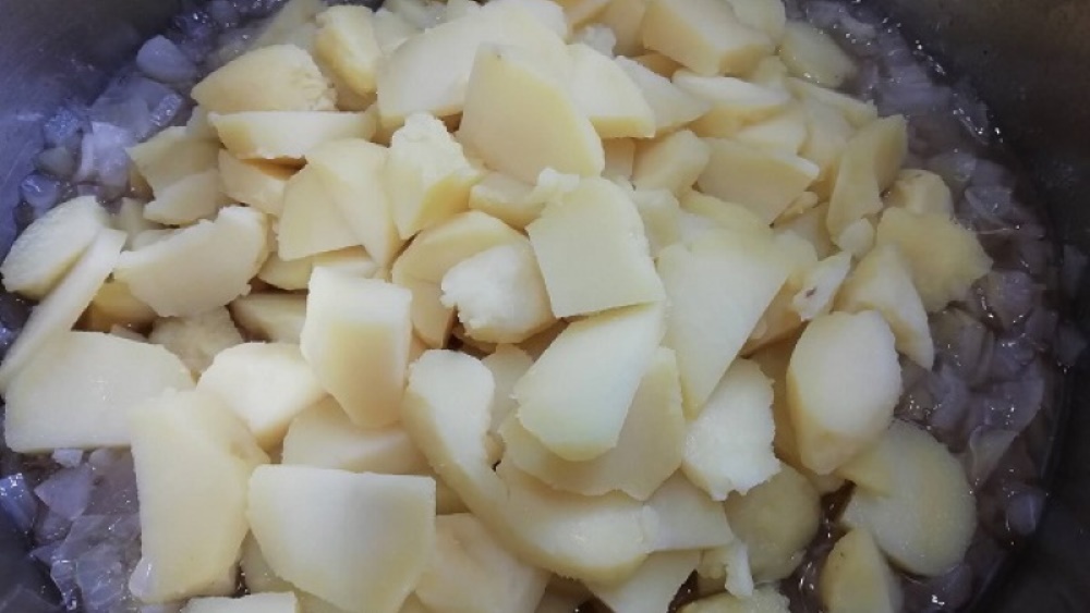 Ošúpeme zemiaky. Foto - Nela