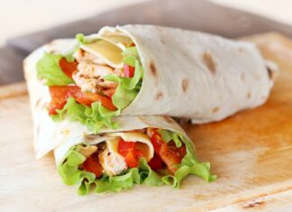 Kurací wrap so zeleninou, výborný recept na večeru za 20 minút. Foto - Freepik