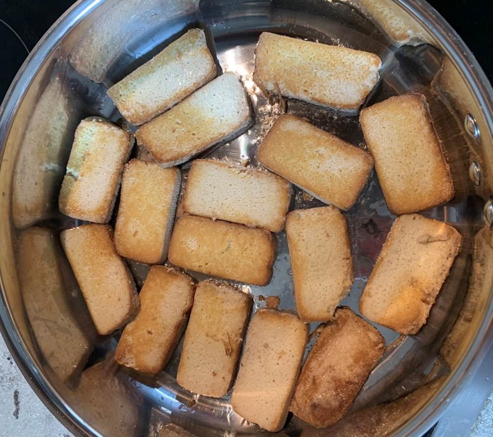 Opečieme tofu a arašidy. Foto - Andrea