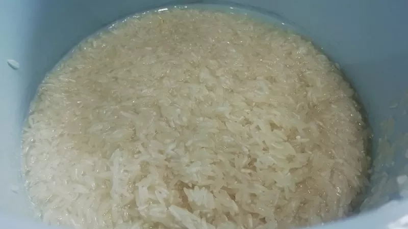 Prepláchneme ryžu. Foto - Nela