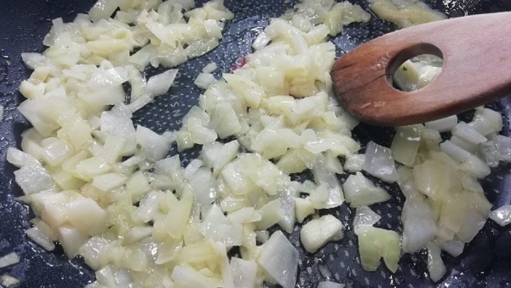 Opečieme cibuľu. Foto - Nela